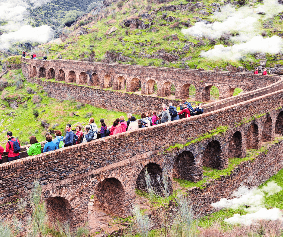 Acueducto de las Herrerías y Garganta de Descuernacabras